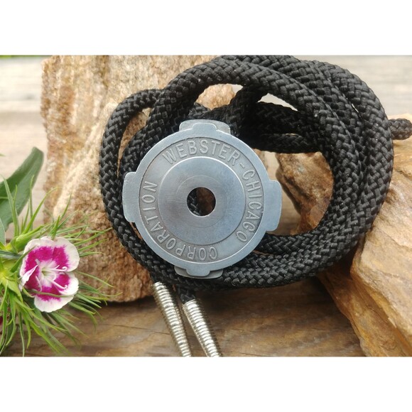 Handcrafted 45RPM Adapter Insert Bolo Tie // Vinyl Record Enthusiast Necklace - Picture 1 of 10